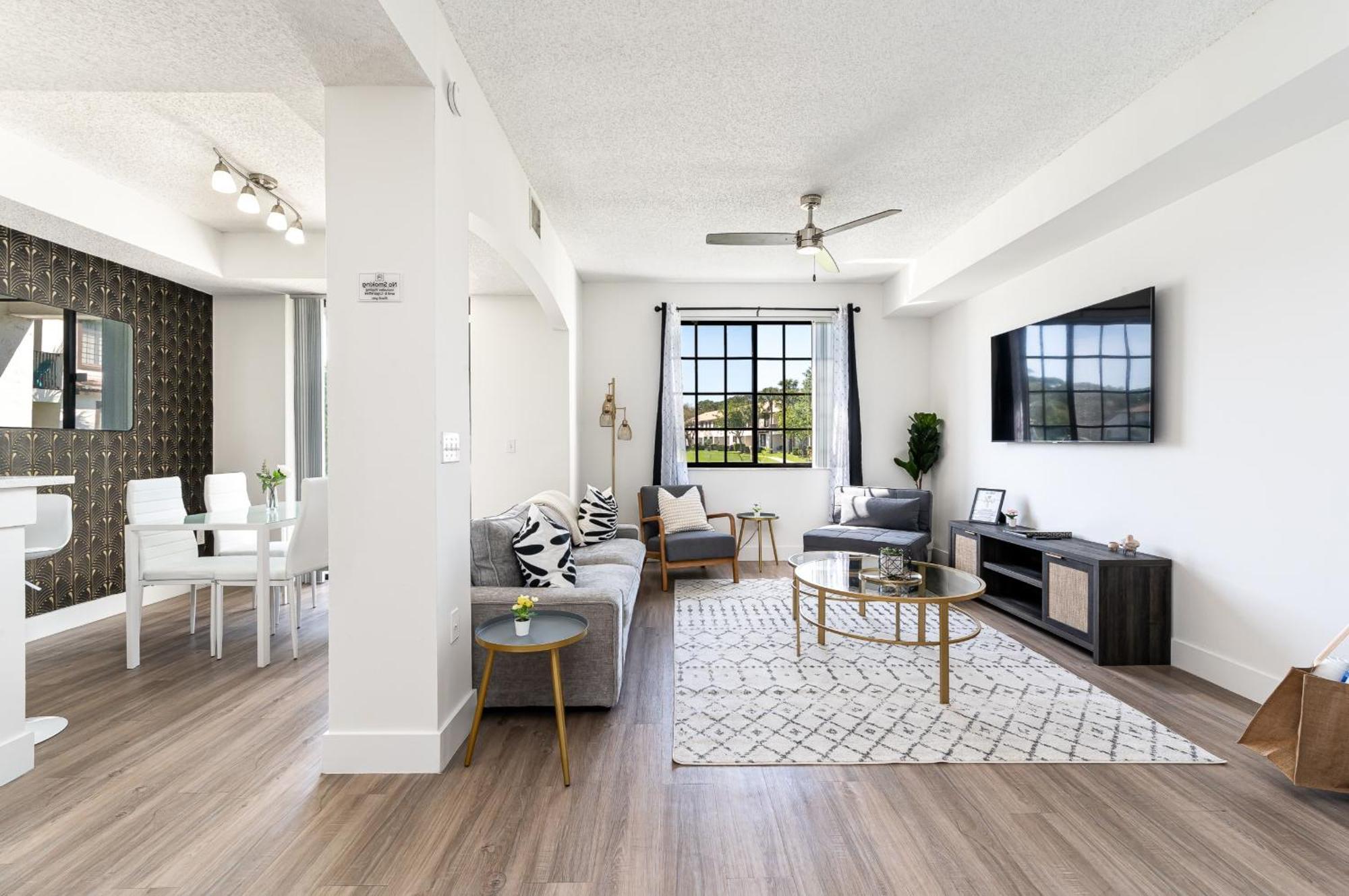 Newly Renovated Townhome With King Bed Delray Beach Buitenkant foto