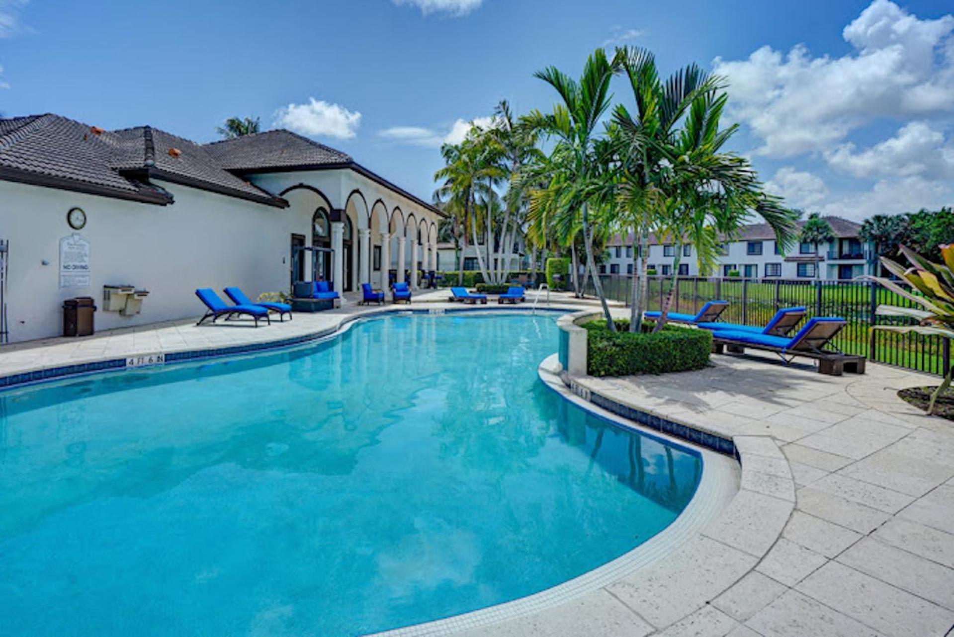 Newly Renovated Townhome With King Bed Delray Beach Buitenkant foto