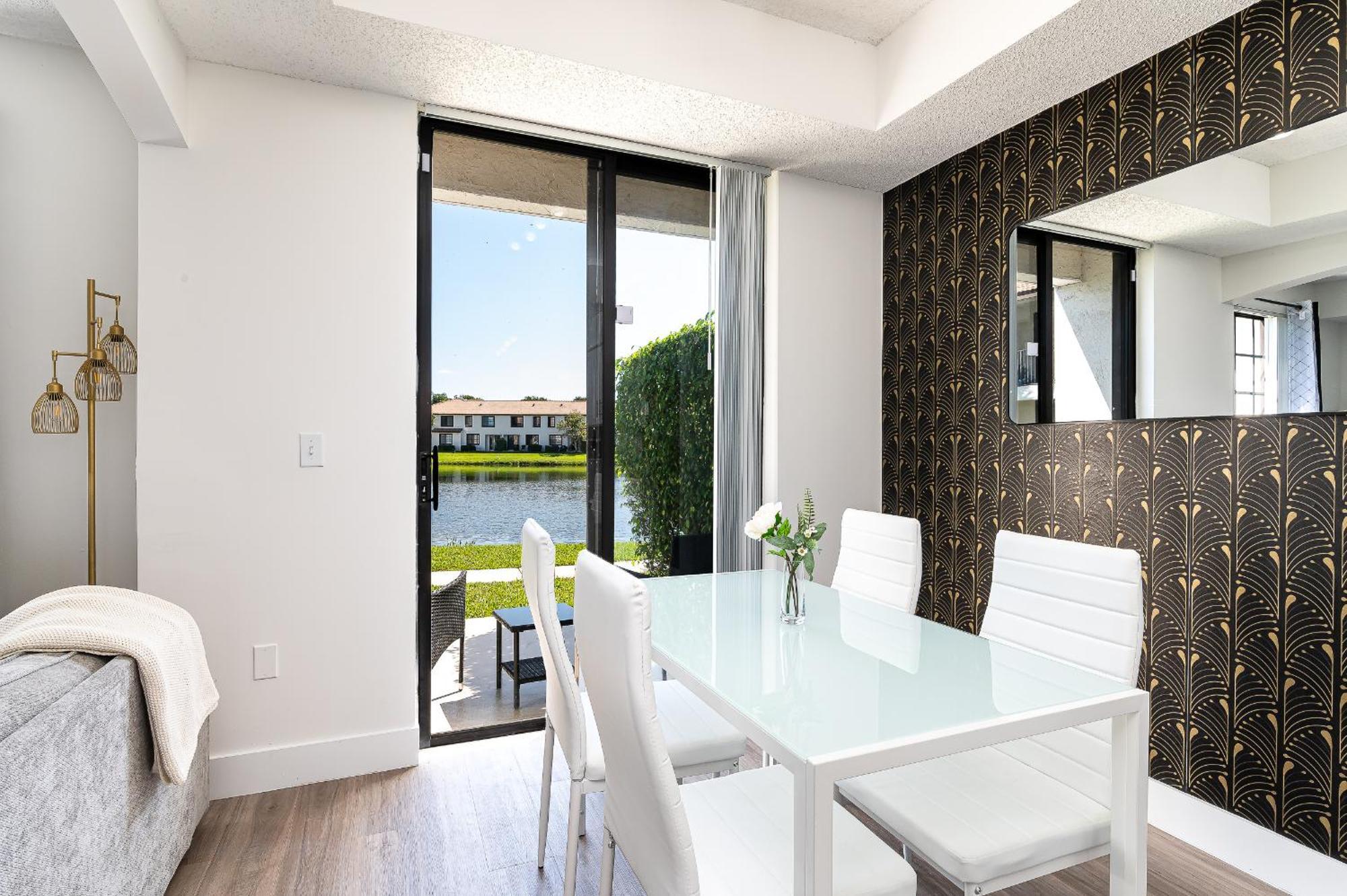Newly Renovated Townhome With King Bed Delray Beach Buitenkant foto